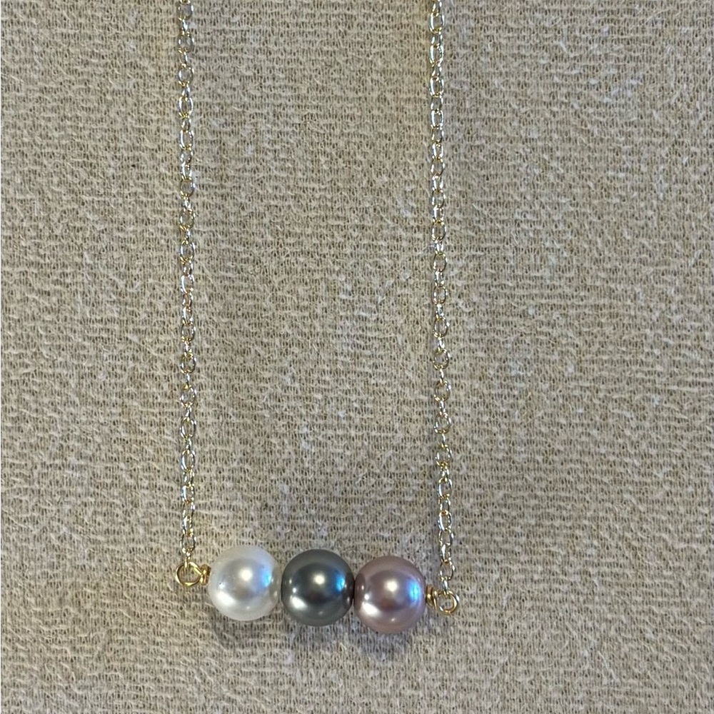 Elegant Pearl Necklace with Gold Chain